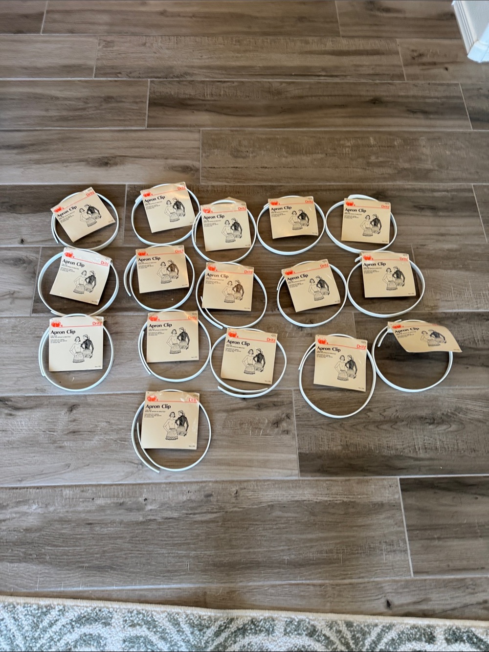 Vintage Dritz Lot of 16 Apron Clips One Size